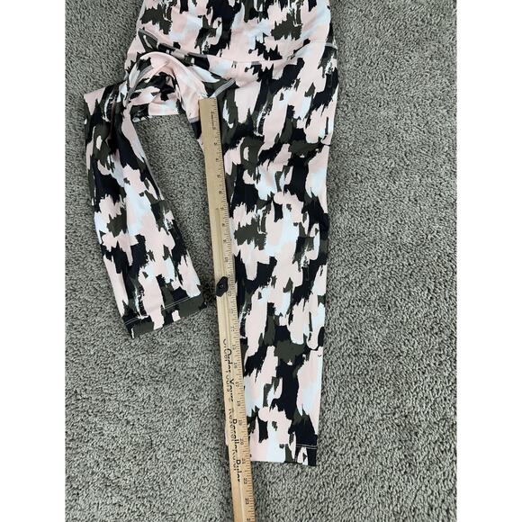 The North Face Pants Womens Small Pink Camo FlashDry Leggings Capri NF0A3F3V - Picture 4 of 14